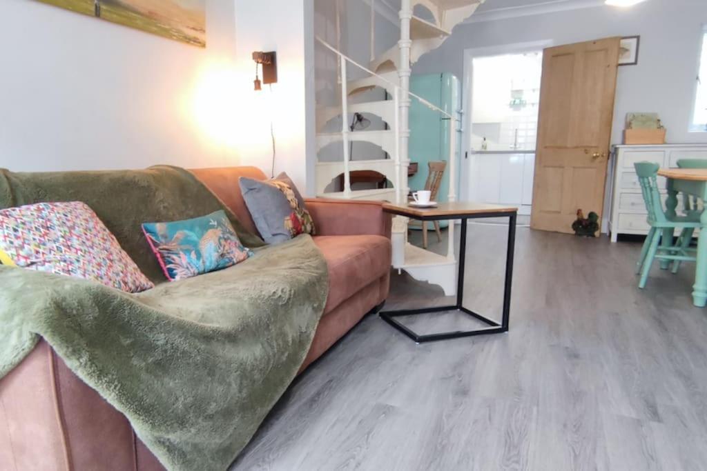 Windsor Cottage: Cosy, Charming, Full Of Character Exterior photo